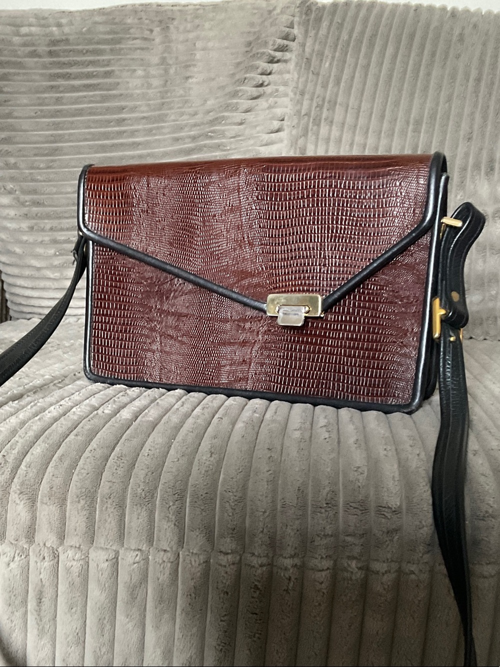 Roche Leather Tailored medium brown cross body bag